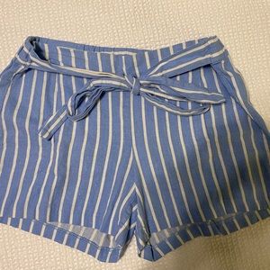 New York & Co shorts with tie